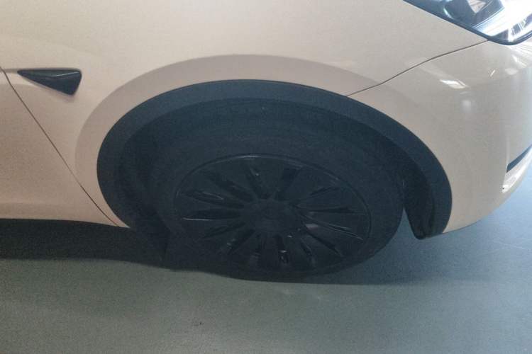 Used Tesla Model Y 2022 Rear-Wheel-Drive Version Right Front Wheel Hub