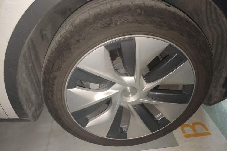 Used Tesla Model Y 2022 Revised Version Rear-Wheel Drive Right Front Wheel Hub