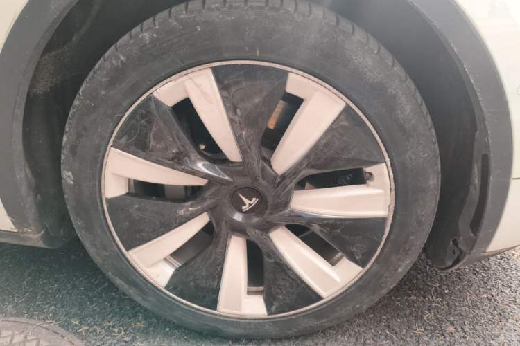 Used Tesla Model Y 2022 Revised Version Rear-Wheel Drive Right Front Wheel Hub