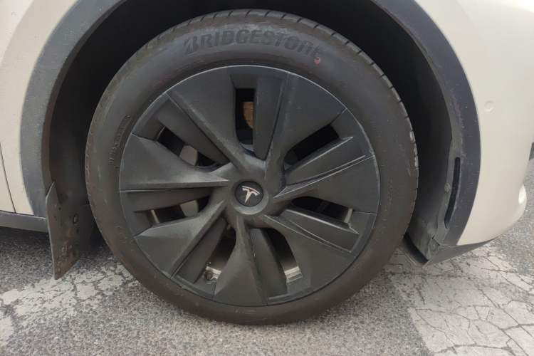 Used Tesla Model Y 2022 Rear-Wheel-Drive Version Right Front Wheel Hub