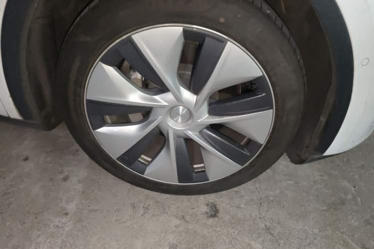 Used Tesla Model Y 2022 Revised Version Rear-Wheel Drive Right Front Wheel Hub
