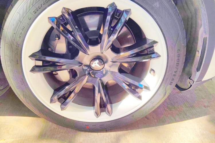 Used Tesla Model Y 2022 Revised Version Rear-Wheel Drive Right Front Wheel Hub