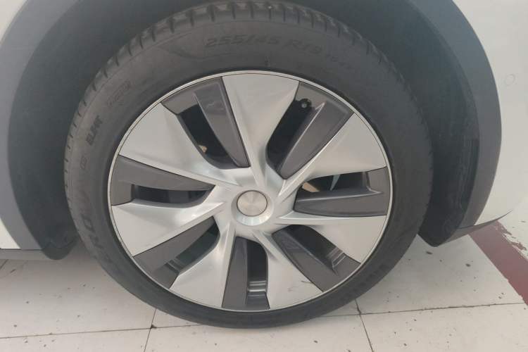 Used Tesla Model Y 2022 Revised Version Rear-Wheel Drive Right Front Wheel Hub