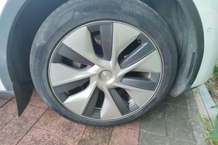 Used Tesla Model Y 2022 Revised Version Long-Range All-Wheel Drive Right Front Wheel Hub