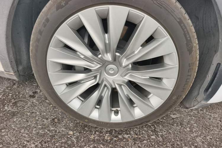 Used Tesla Model Y 2022 Revised Version Rear-Wheel Drive Right Front Wheel Hub