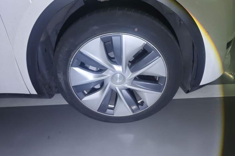 Used Tesla Model Y 2022 Rear-Wheel-Drive Version Right Front Wheel Hub