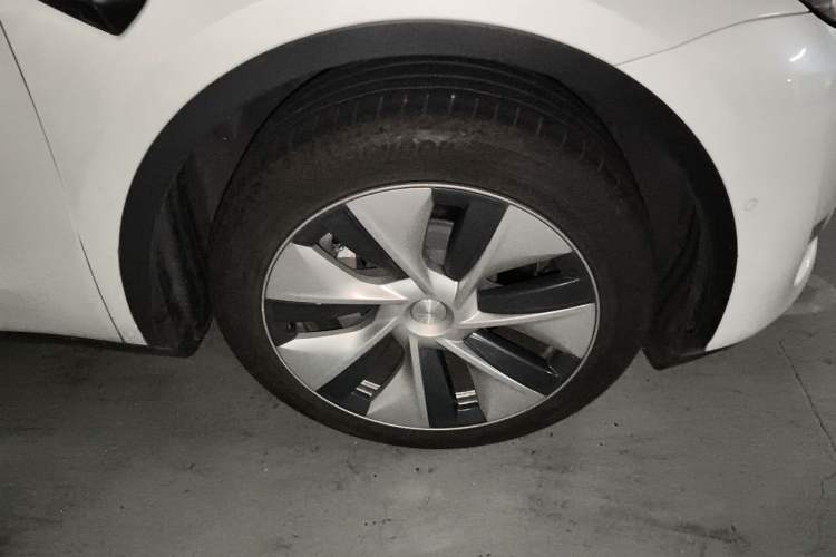 Used Tesla Model Y 2022 Revised Version Long-Range All-Wheel Drive Right Front Wheel Hub