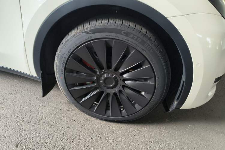 Used Tesla Model Y 2022 Rear-Wheel-Drive Version Right Front Wheel Hub
