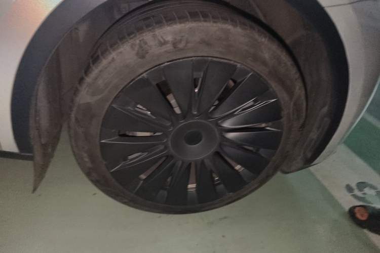 Used Tesla Model Y 2022 Revised Version Rear-Wheel Drive Right Front Wheel Hub