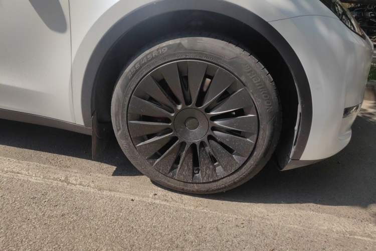 Used Tesla Model Y 2022 Revised Version Long-Range All-Wheel Drive Right Front Wheel Hub