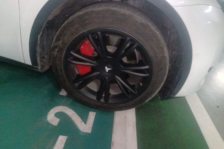 Used Tesla Model Y 2022 Rear-Wheel-Drive Version Right Front Wheel Hub