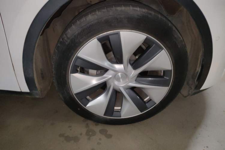 Used Tesla Model Y 2022 Revised Version Rear-Wheel Drive Right Front Wheel Hub