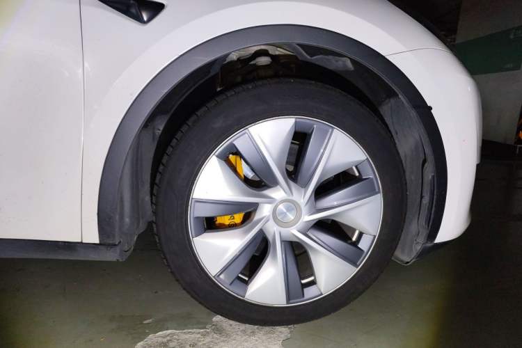 Used Tesla Model Y 2022 Revised Version Rear-Wheel Drive Right Front Wheel Hub