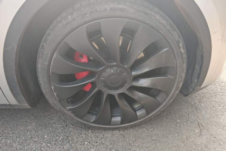 Used Tesla Model Y 2022 Performance High-Performance All-Wheel-Drive Version Right Front Wheel Hub