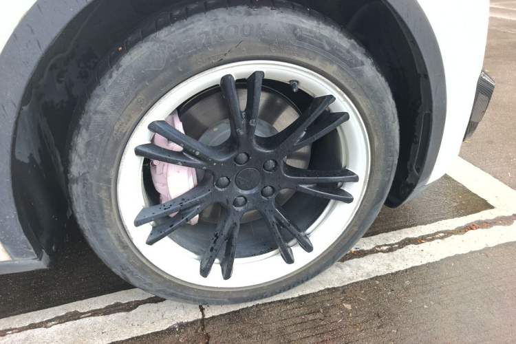 Used Tesla Model Y 2022 Rear-Wheel-Drive Version Right Front Wheel Hub