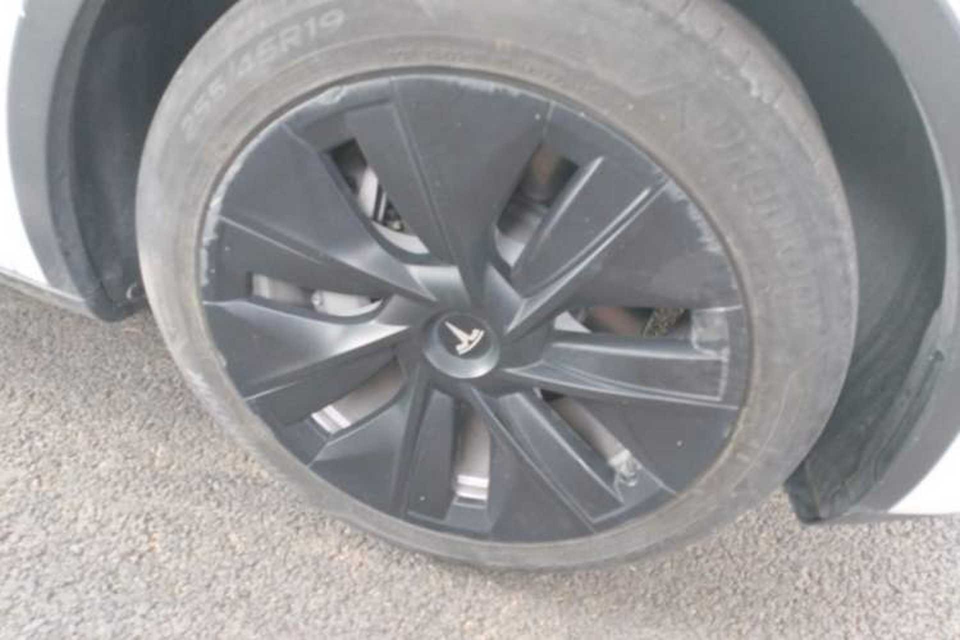 Used Tesla Model Y 2022 Long-Range All-Wheel-Drive Version Right Front Wheel Hub
