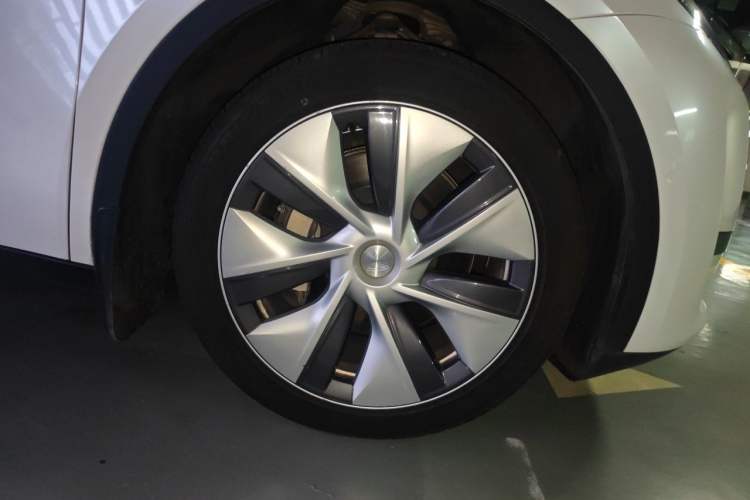 Used Tesla Model Y 2022 Revised Version Rear-Wheel Drive Right Front Wheel Hub