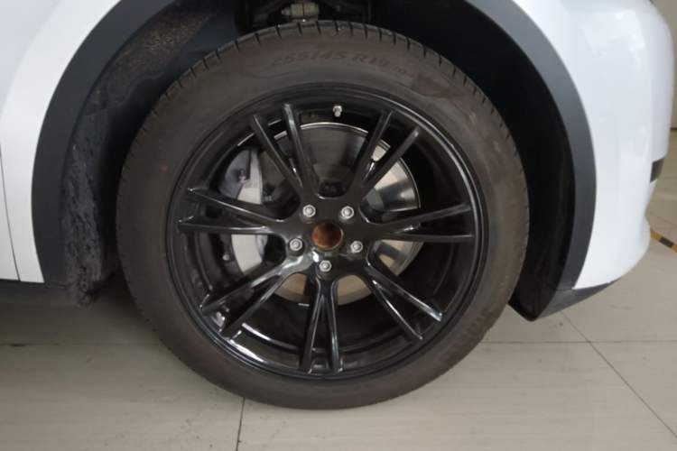 Used Tesla Model Y 2022 Revised Version Rear-Wheel Drive Right Front Wheel Hub