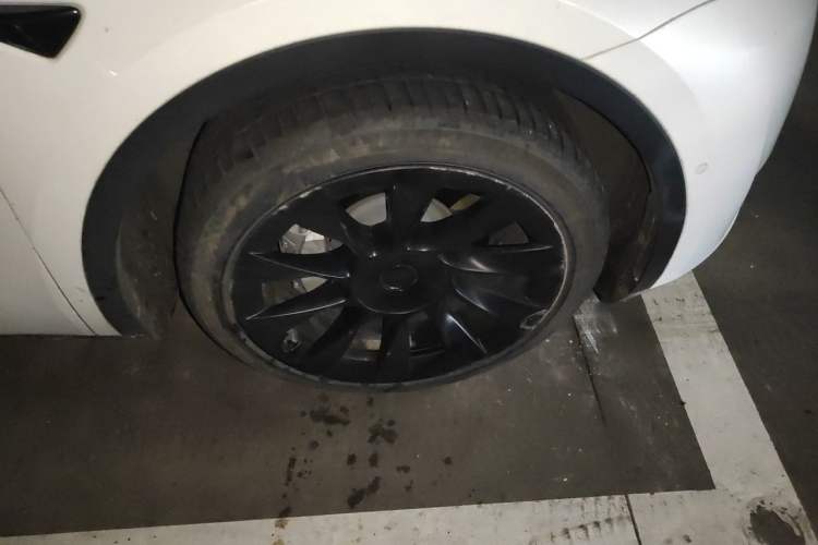 Used Tesla Model Y 2022 Revised Version Long-Range All-Wheel Drive Right Front Wheel Hub