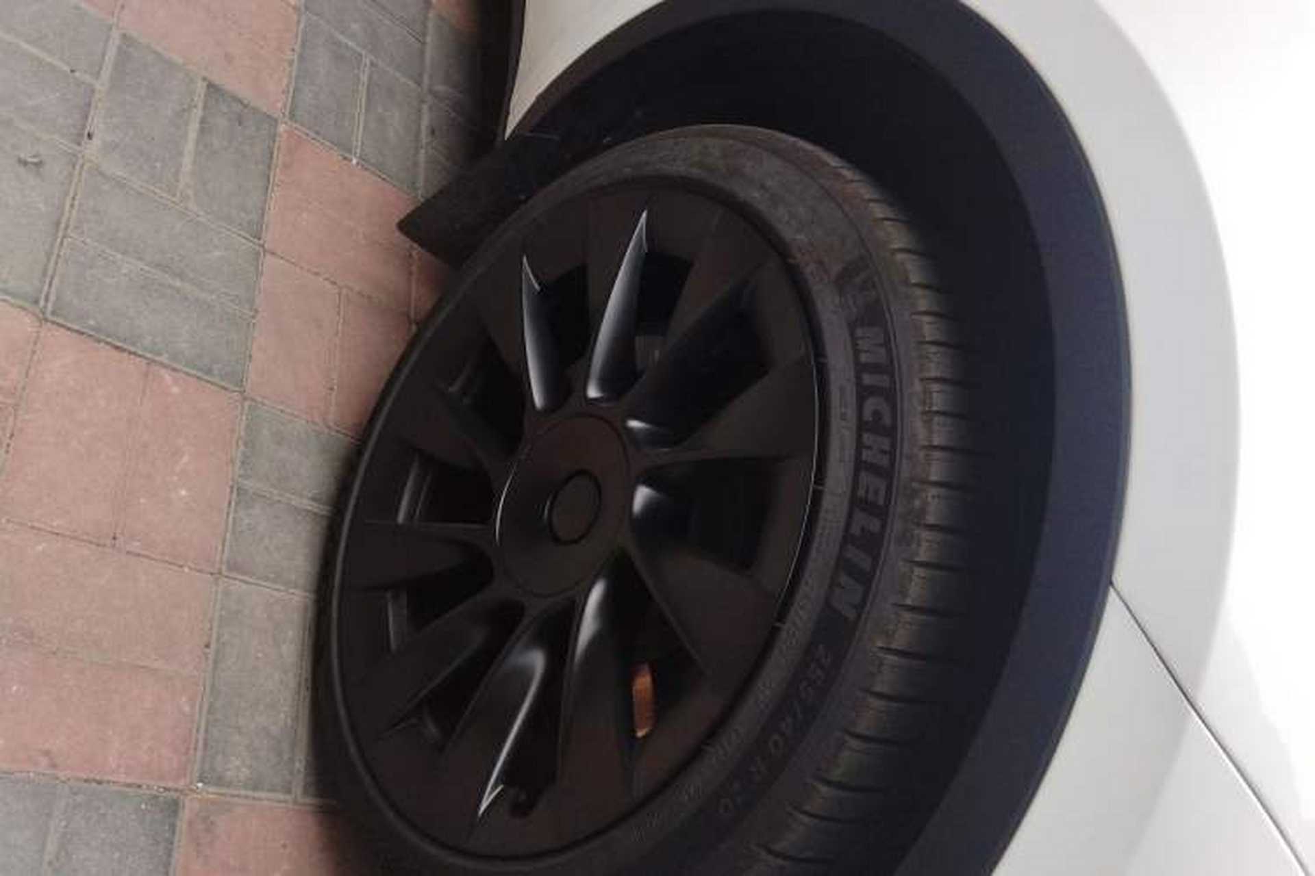 Used Tesla Model Y 2022 Revised Version Long-Range All-Wheel Drive Right Front Wheel Hub
