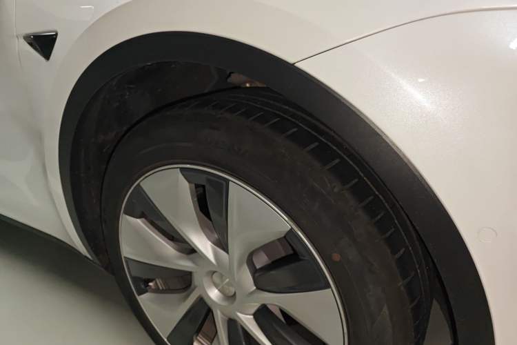 Used Tesla Model Y 2022 Rear-Wheel-Drive Version Right Front Wheel Hub