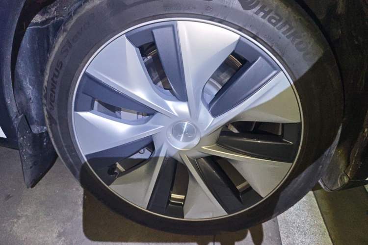 Used Tesla Model Y 2022 Revised Version Long-Range All-Wheel Drive Right Front Wheel Hub