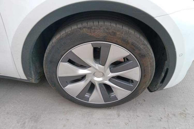 Used Tesla Model Y 2022 Revised Version Rear-Wheel Drive Right Front Wheel Hub