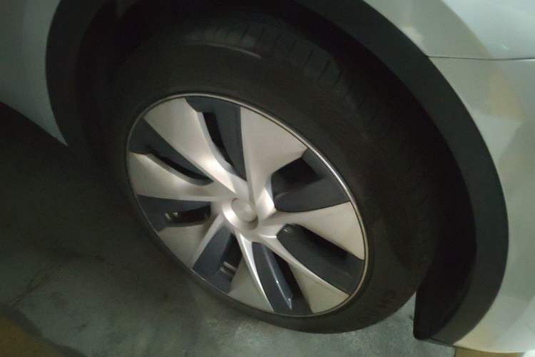 Used Tesla Model Y 2022 Revised Version Rear-Wheel Drive Right Front Wheel Hub