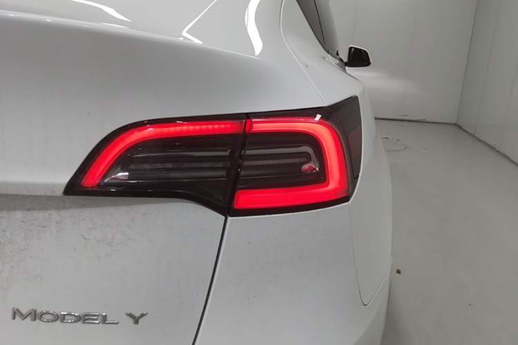 Used Tesla Model Y 2022 Revised Version Long-Range All-Wheel Drive Right Rear Taillight