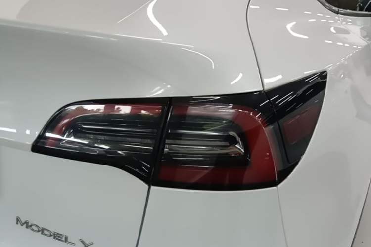 Used Tesla Model Y 2022 Rear-Wheel-Drive Version Right Rear Taillight