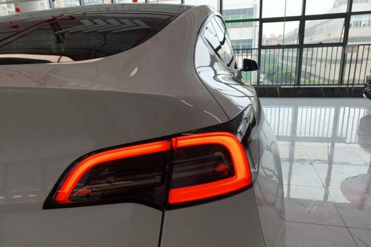 Used Tesla Model Y 2022 Long-Range All-Wheel-Drive Version Right Rear Taillight