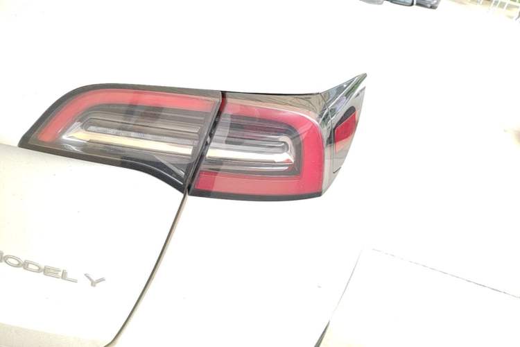 Used Tesla Model Y 2022 Rear-Wheel-Drive Version Right Rear Taillight