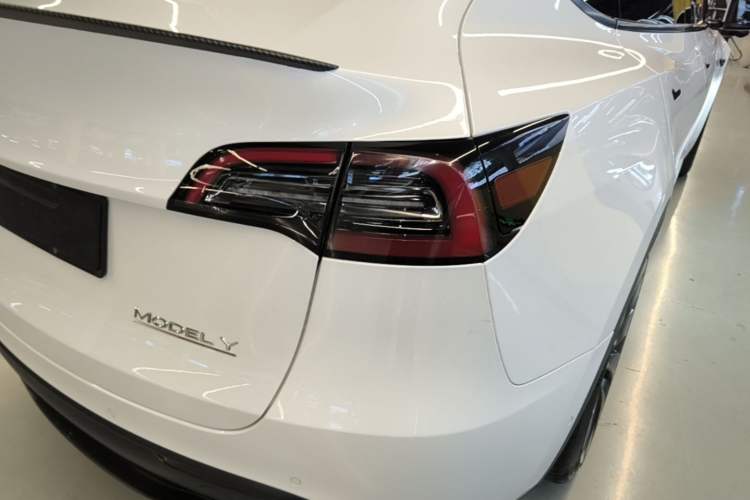 Used Tesla Model Y 2022 Performance High-Performance All-Wheel-Drive Version Right Rear Taillight