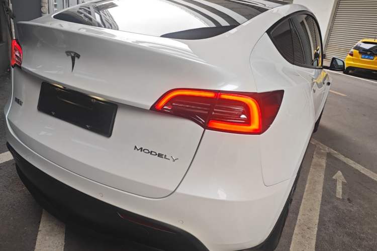 Used Tesla Model Y 2022 Long-Range All-Wheel-Drive Version Right Rear Taillight