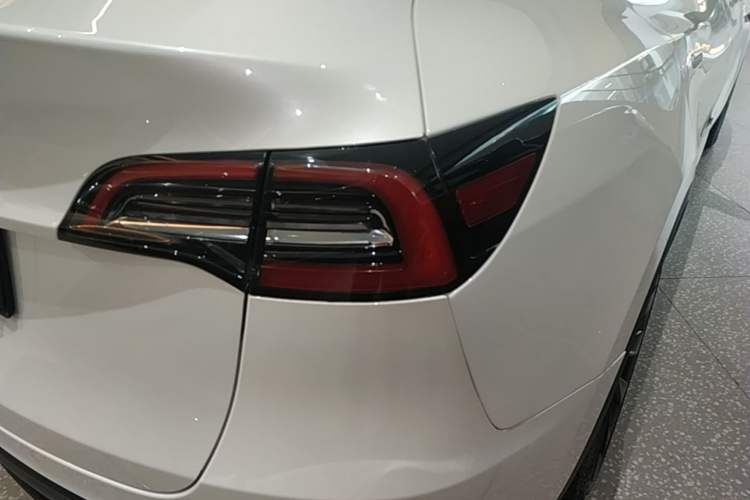 Used Tesla Model Y 2022 Revised Version Rear-Wheel Drive Right Rear Taillight