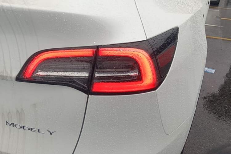 Used Tesla Model Y 2022 Revised Version Long-Range All-Wheel Drive Right Rear Taillight