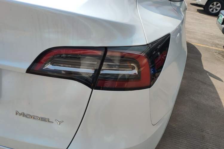 Used Tesla Model Y 2022 Long-Range All-Wheel-Drive Version Right Rear Taillight