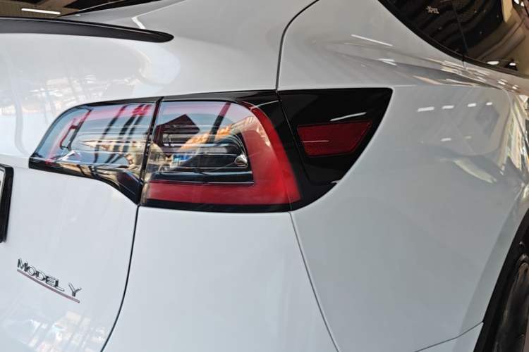 Used Tesla Model Y 2022 Performance High-Performance All-Wheel-Drive Version Right Rear Taillight