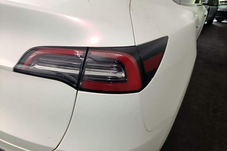 Used Tesla Model Y 2022 Long-Range All-Wheel-Drive Version Right Rear Taillight