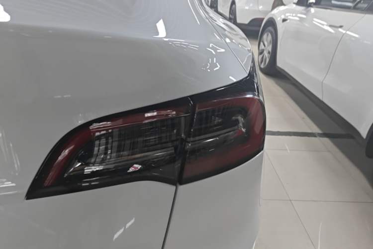 Used Tesla Model Y 2022 Long-Range All-Wheel-Drive Version Right Rear Taillight
