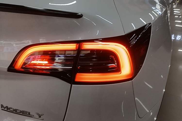 Used Tesla Model Y 2022 Performance High-Performance All-Wheel-Drive Version Right Rear Taillight
