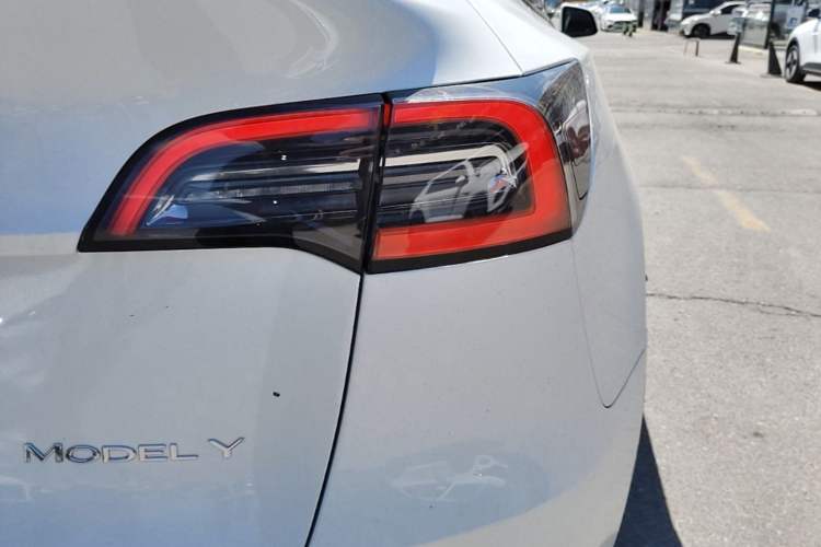 Used Tesla Model Y 2022 Revised Version Rear-Wheel Drive Right Rear Taillight