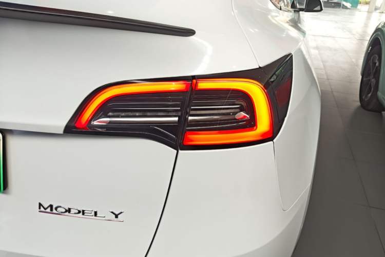 Used Tesla Model Y 2022 Performance High-Performance All-Wheel-Drive Version Right Rear Taillight