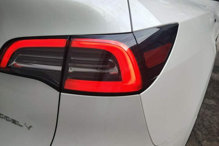 Used Tesla Model Y 2022 Revised Version Rear-Wheel Drive Right Rear Taillight
