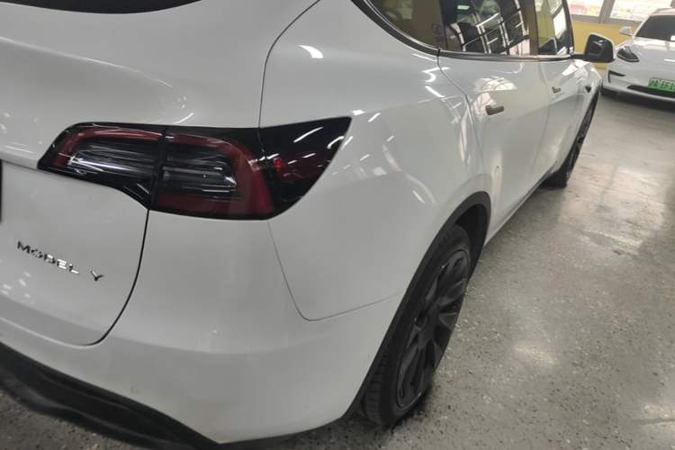 Used Tesla Model Y 2022 Long-Range All-Wheel-Drive Version Right Rear Taillight