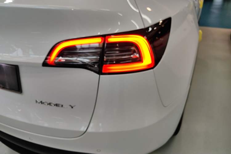 Used Tesla Model Y 2022 Rear-Wheel-Drive Version Right Rear Taillight