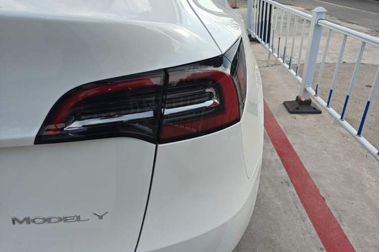 Used Tesla Model Y 2022 Revised Version Rear-Wheel Drive Right Rear Taillight