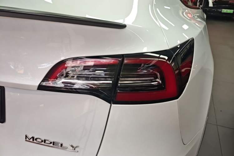 Used Tesla Model Y 2022 Performance High-Performance All-Wheel-Drive Version Right Rear Taillight