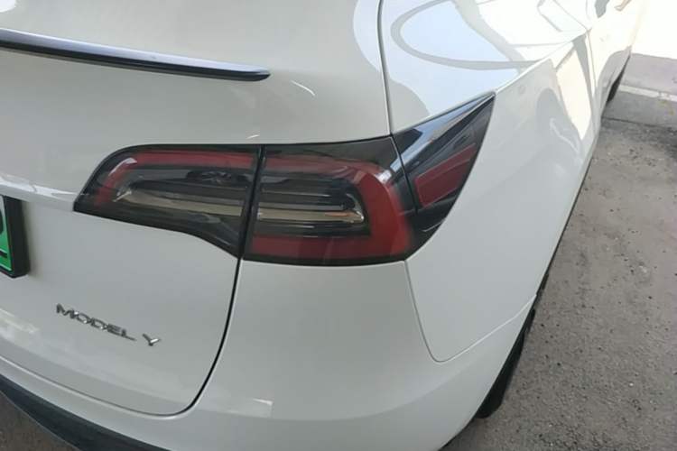 Used Tesla Model Y 2022 Performance High-Performance All-Wheel-Drive Version Right Rear Taillight