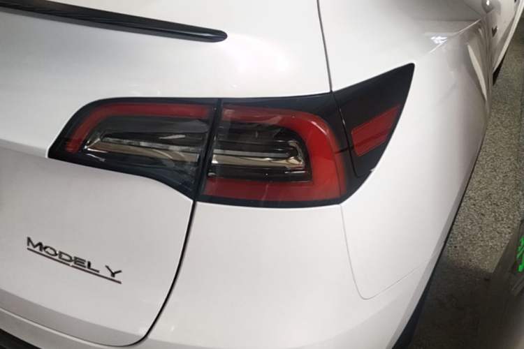 Used Tesla Model Y 2022 Performance High-Performance All-Wheel-Drive Version Right Rear Taillight